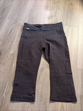 Black Cropped Lolë Athletic Capri Pants